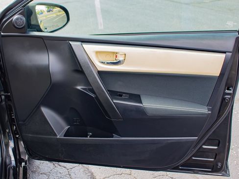 Used 2017 Toyota Corolla LE w/ LE Premium Package w/Moonroof FWD image 20