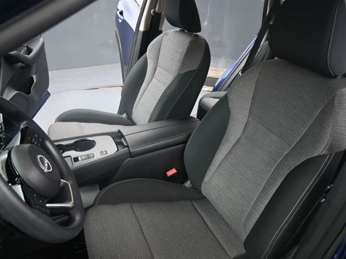 Used 2022 Nissan Rogue SV image 11