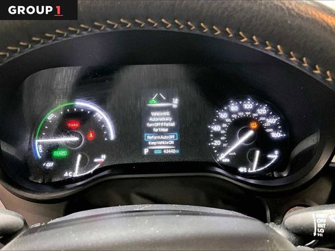 Certified 2022 Toyota Sienna XLE Woodland Edition image 26