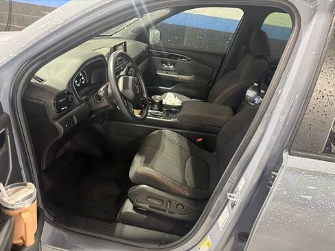 Used 2025 Honda Pilot Sport image 11