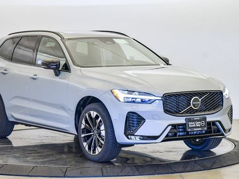 New 2026 Volvo XC60 B5 Plus w/ Climate Package PRO image 6