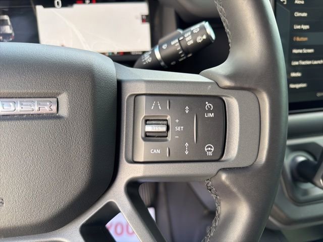 Used 2025 Land Rover Defender 110 SE AWD/4WD image 28