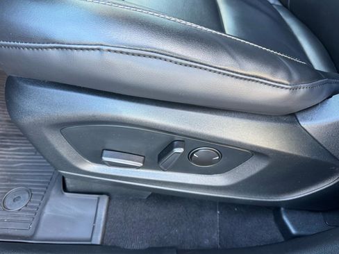 Used 2022 Ford Explorer XLT w/ Equipment Group 202A AWD/4WD image 26