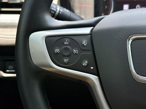Used 2023 GMC Acadia SLT w/ Preferred Package FWD image 30