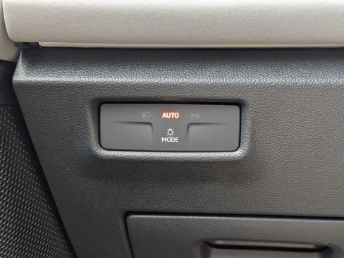 Certified 2026 Volkswagen Tiguan SE R-Line FWD image 34