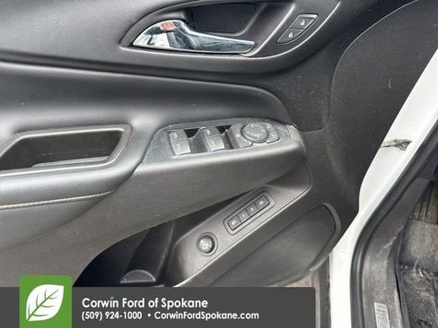 Used 2018 Chevrolet Equinox Premier image 12