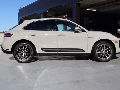 Certified 2024 Porsche Macan image 8