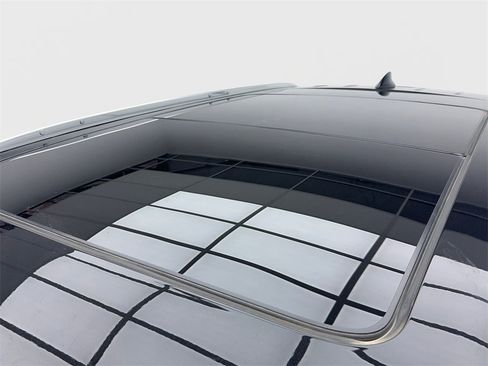 Used 2017 Cadillac XT5 Platinum image 34