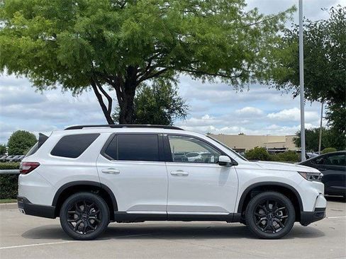 New 2025 Honda Pilot Touring image 3