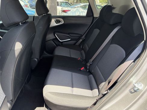 Used 2025 Kia Soul LX w/ LX Technology Package FWD image 35