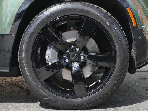 Used 2026 Land Rover Defender 110 X-Dynamic SE AWD/4WD image 8