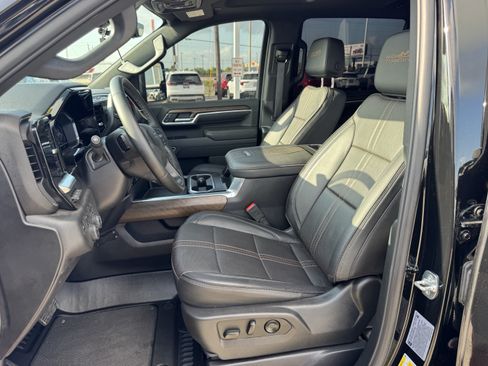 Used 2025 Chevrolet Silverado 2500 High Country w/ High Country Premium Package AWD/4WD image 24