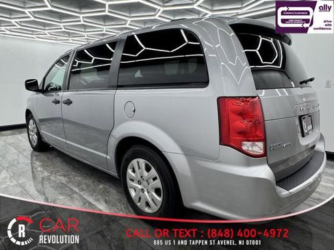 Used 2019 Dodge Grand Caravan SE w/ UConnect Hands-Free Group image 4