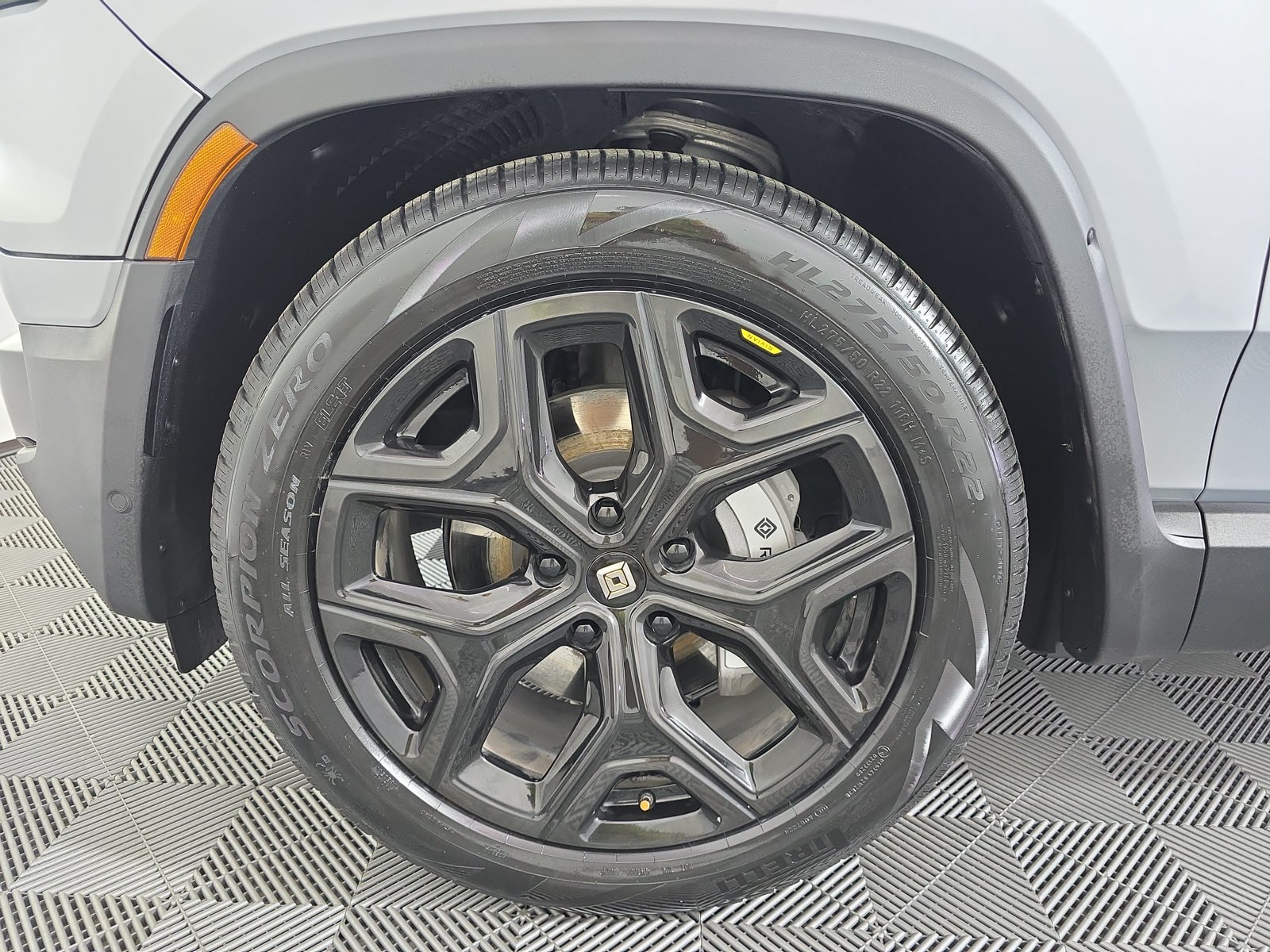 Used 2023 Rivian R1T Adventure Dual AWD/4WD image 9