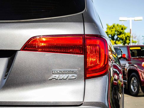 Used 2017 Honda Pilot Touring image 10