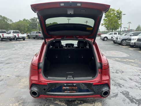 Used 2022 Genesis GV70 3.5T Sport w/ Sport Advanced Package AWD/4WD image 11