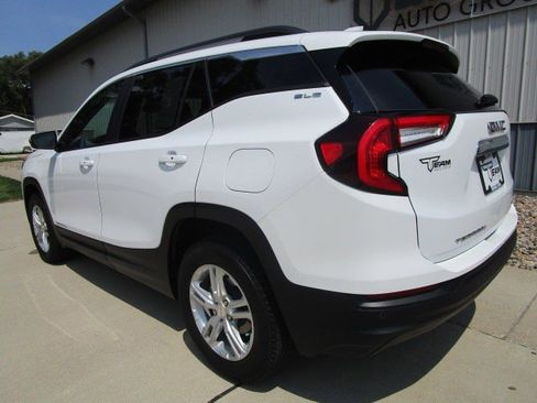 Used 2023 GMC Terrain SLE w/ Driver Convenience Package image 5