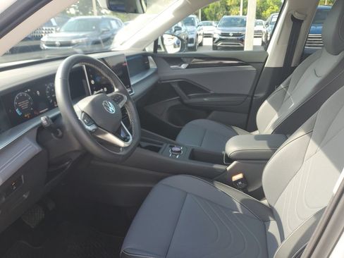 Certified 2026 Volkswagen Tiguan SE FWD image 24