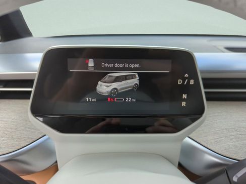 Used 2025 Volkswagen ID. Buzz Pro S Plus RWD image 34