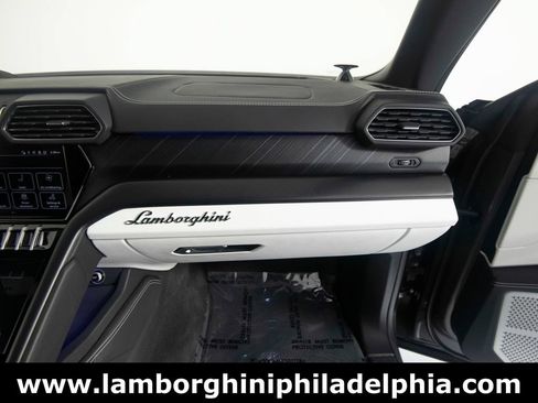 Used 2022 Lamborghini Urus AWD/4WD image 34