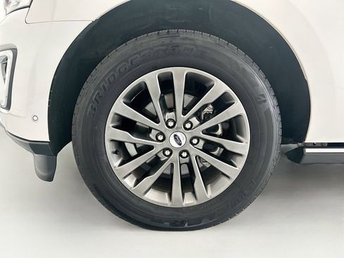 Used 2019 Ford Expedition Limited w/ Equipment Group 301A AWD/4WD image 29