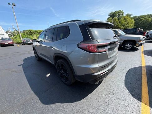 Used 2025 GMC Acadia Elevation w/ Elevation Premium Package AWD/4WD image 2
