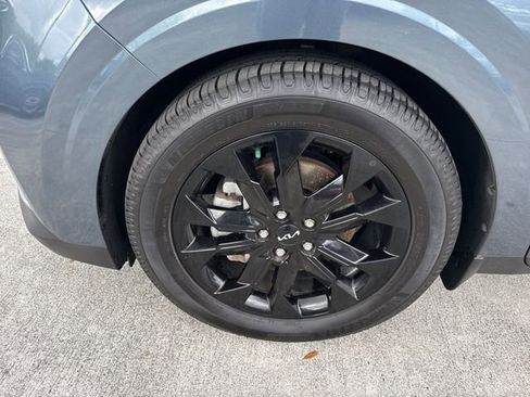 Used 2024 Kia Carnival SX FWD image 10