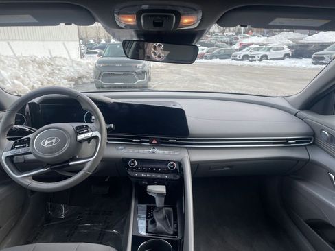 Used 2025 Hyundai Elantra SEL image 32