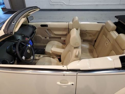 Used 2006 Volkswagen Beetle Convertible w/ Package 1 FWD image 22