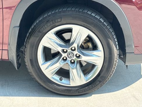 Used 2018 Toyota Highlander Limited AWD/4WD image 11