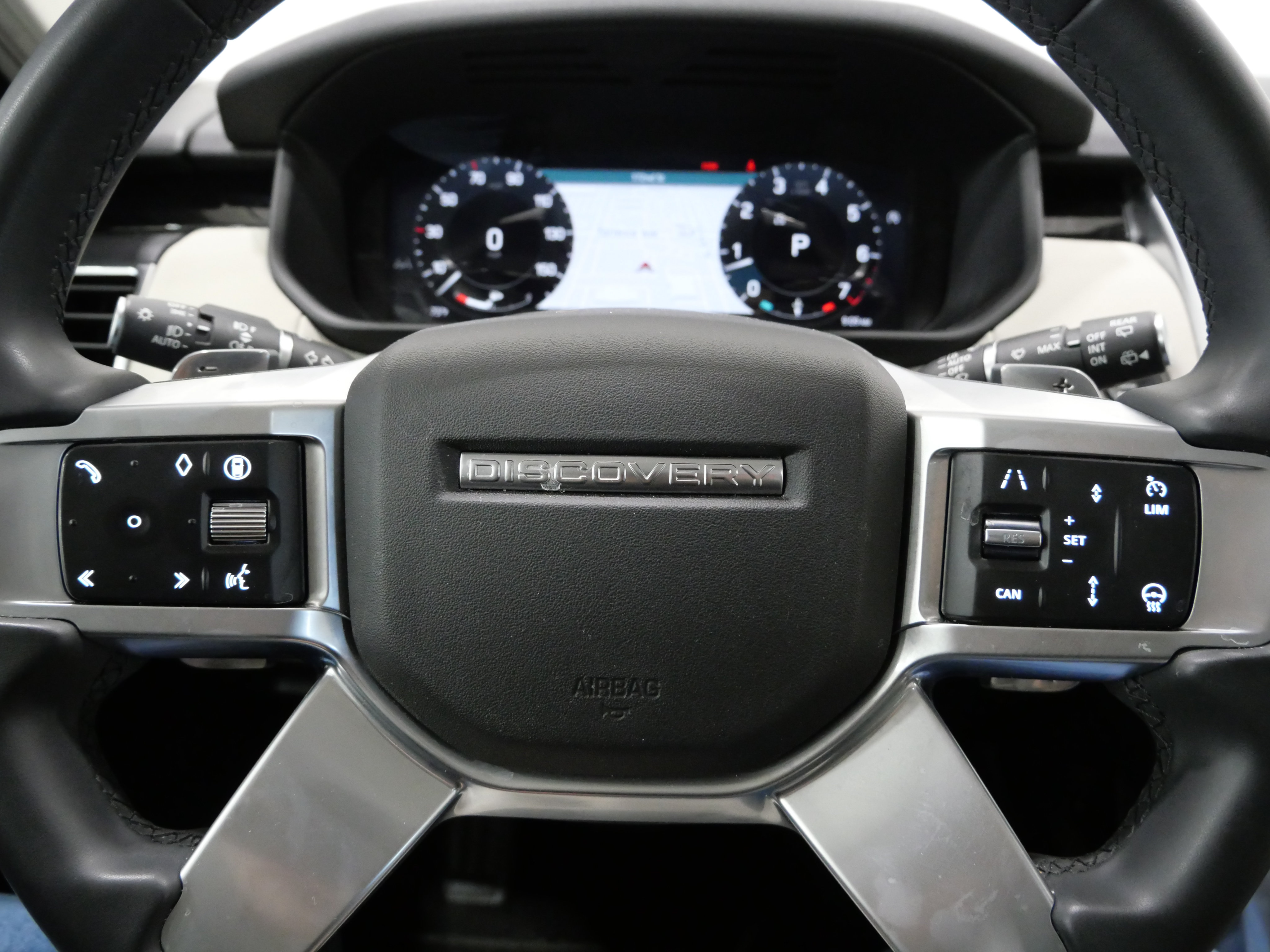 Used 2025 Land Rover Discovery S AWD/4WD image 16