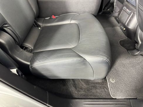 Used 2024 Nissan Armada SL w/ Captain's Chairs Package image 33