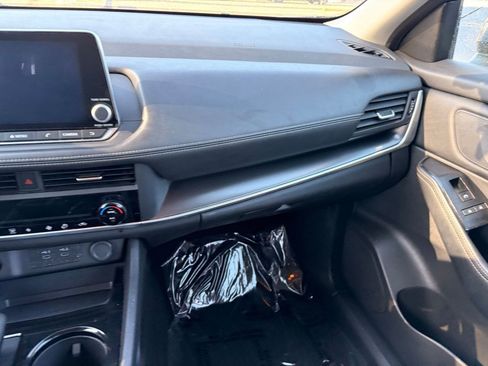 Used 2021 Nissan Rogue SV FWD image 26