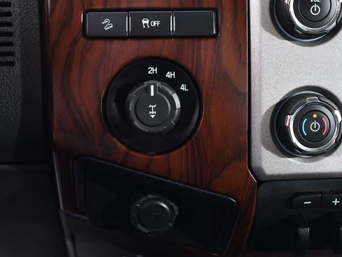 Used 2015 Ford F250 Lariat w/ Chrome Package image 29