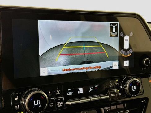 Certified 2024 Toyota Highlander Limited AWD/4WD image 16