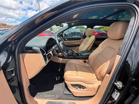 Used 2023 Porsche Cayenne GTS AWD/4WD image 9