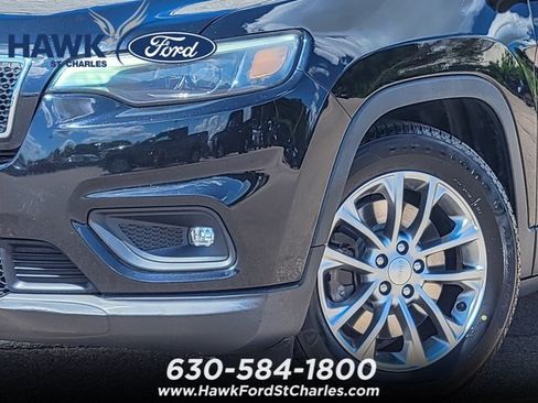 Used 2019 Jeep Cherokee Latitude Plus w/ Cold Weather Group FWD image 3