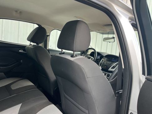 Used 2014 Ford Focus SE w/ SE Sport Package image 15