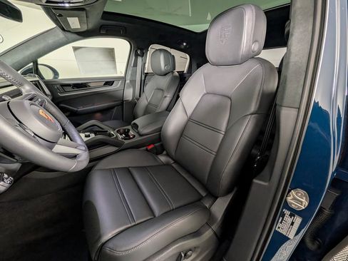 New 2026 Porsche Cayenne GTS image 5
