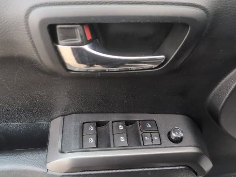 Used 2016 Toyota Tacoma TRD Off-Road image 9