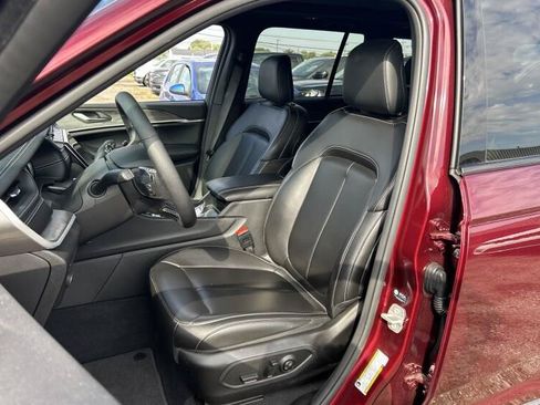 Used 2024 Jeep Grand Cherokee Limited w/ Black Appearance Package AWD/4WD image 9