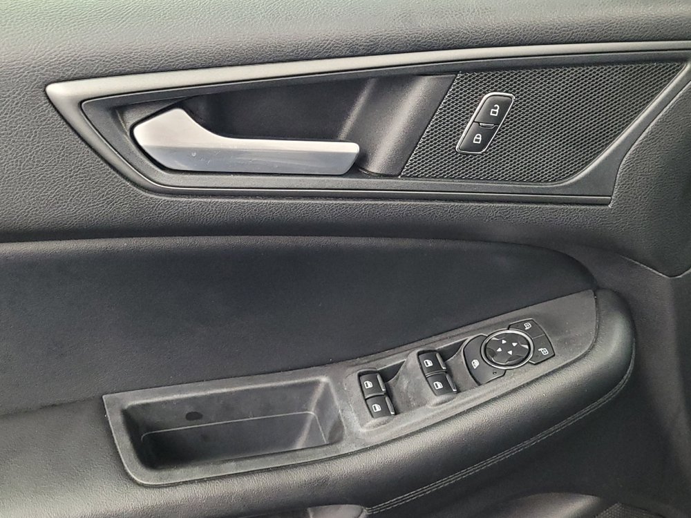 Used 2020 Ford Edge SE FWD image 27