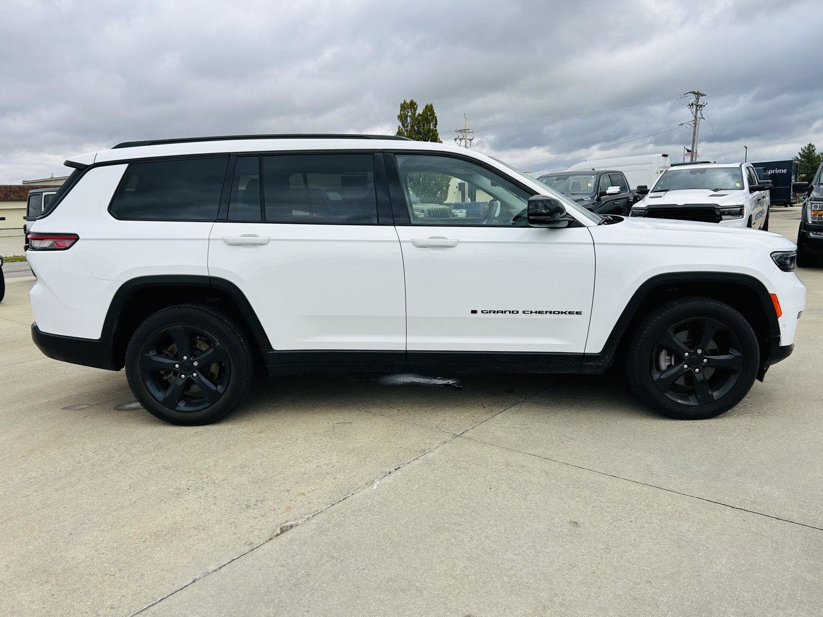 Used 2023 Jeep Grand Cherokee L Limited w/ Luxury Tech Group II AWD/4WD image 45