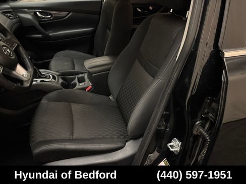 Used 2018 Nissan Rogue SV AWD/4WD image 12