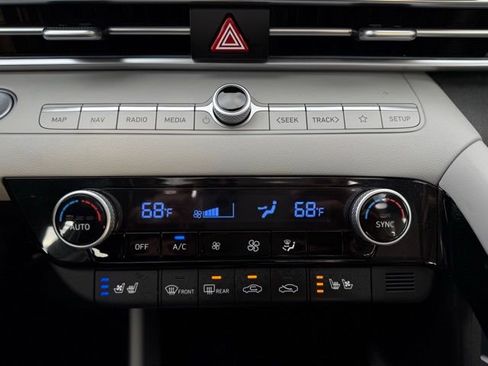 Used 2022 Hyundai Elantra Limited image 40