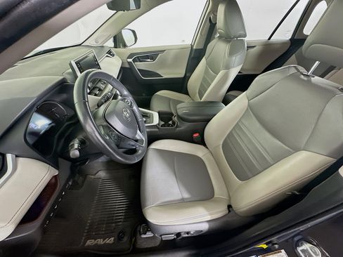 Used 2020 Toyota RAV4 Limited AWD/4WD image 13
