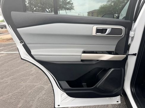 Used 2021 Ford Explorer XLT w/ Equipment Group 202A RWD image 21
