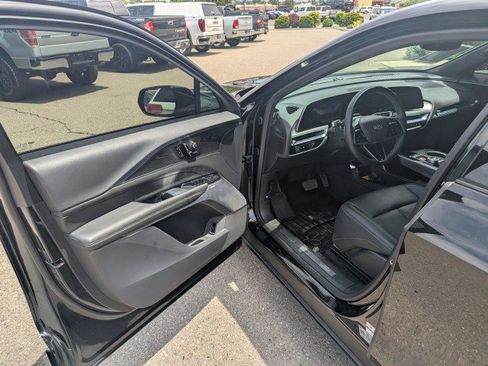 Used 2024 Cadillac Lyriq Luxury AWD/4WD image 8