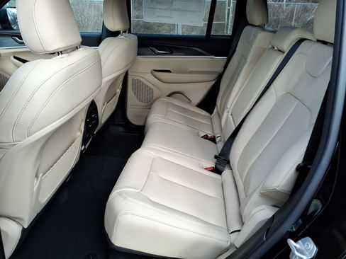 New 2025 Jeep Grand Cherokee Limited w/ MOPAR Finishing Package AWD/4WD image 6