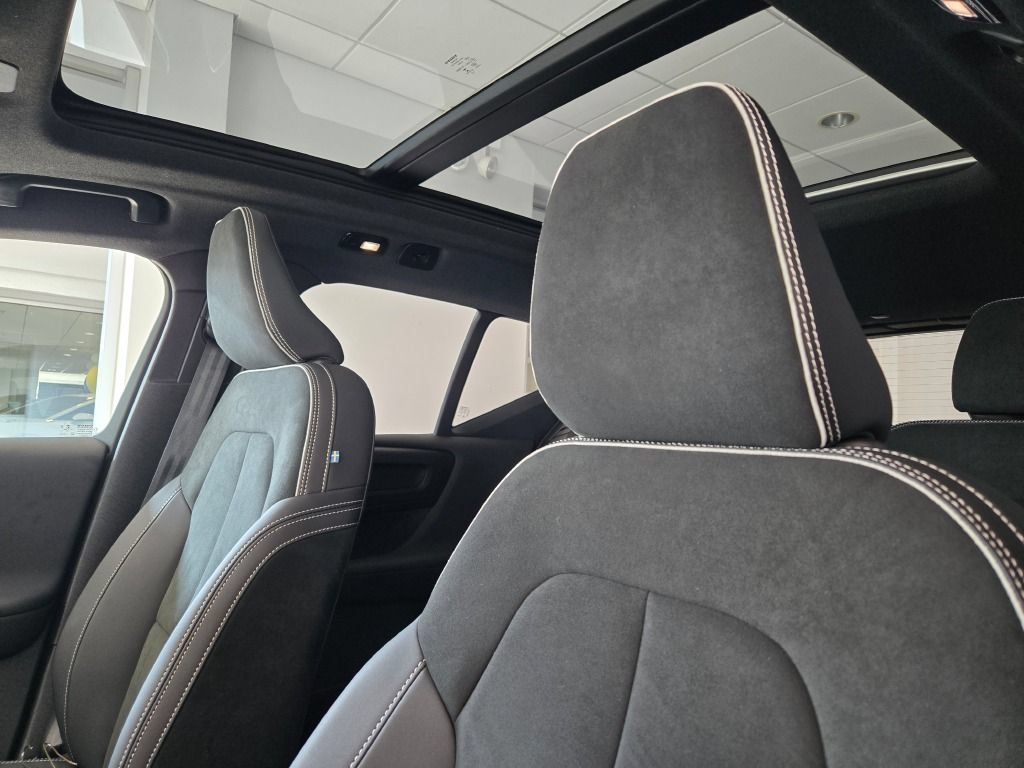 Used 2023 Volvo XC40 Recharge Plus AWD/4WD image 24